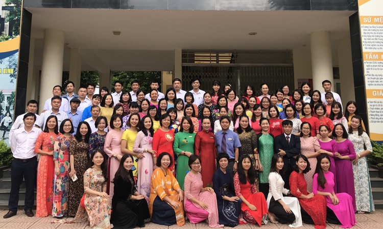 Nữ cán bộ, giảng viên, học sinh sinh viên bet365 de
 tích cực dạy và học hưởng ứng 90 năm ngày Thành lập Hội liên hiệp Phụ nữ Việt Nam (20/10/1930- 20/10/2020) và Tuần lễ áo dài.