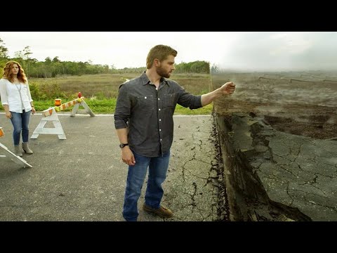 Giant Glass Shield Falls from the Sky to Isolate the Town, Even Missiles Can Not Destroy it